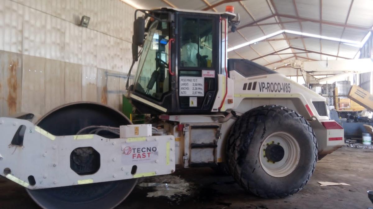Rodillo compactador Hidromex en faena Calama — SyC Maquinarias